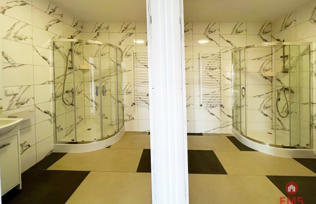 Lokal z placem  przy głównej drodze