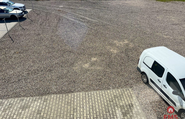 Lokal z placem  przy głównej drodze