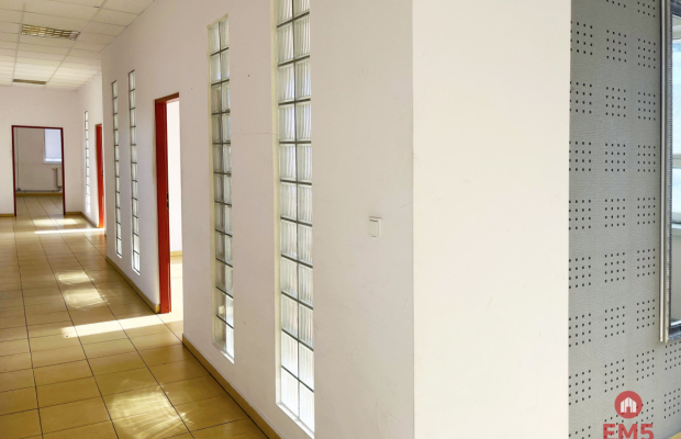 Powierzchnie biurowo-usługowe, parking, magazyn