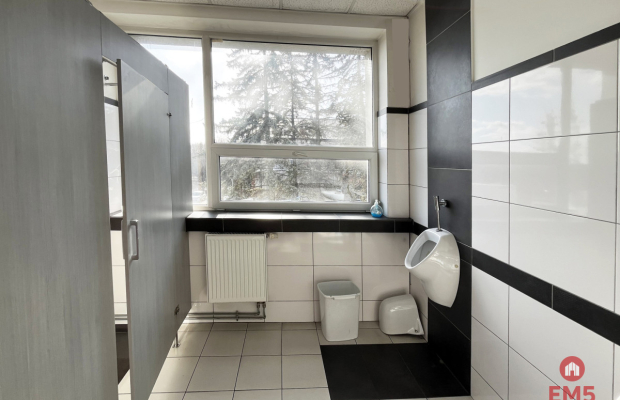 Powierzchnie biurowo-usługowe, parking, magazyn