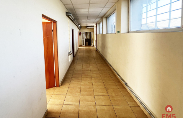 Powierzchnie biurowo-usługowe, parking, magazyn