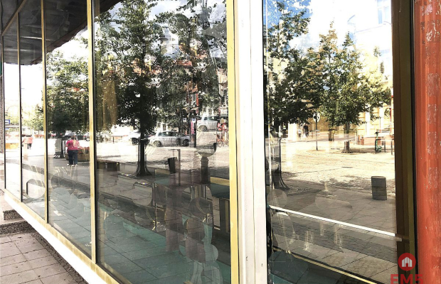 Ścisłe centrum 300 m2 parter plus piętro