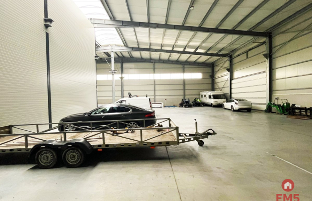 Nowoczesna hala, biura, gotowy do wynajmu.