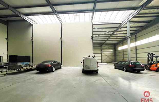 Nowoczesna hala, biura, gotowy do wynajmu.