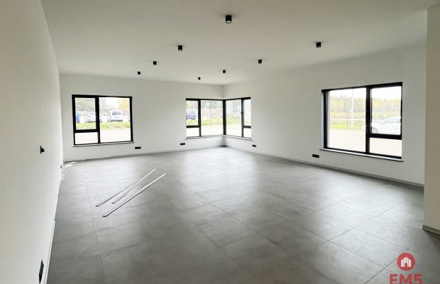 Nowoczesna hala, biura, gotowy do wynajmu.