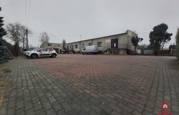 Lokal przy głównej drodze wyjazdowej z miasta