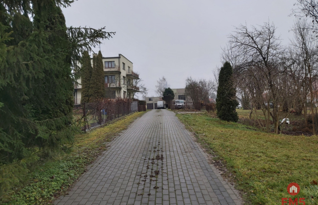 Lokal przy głównej drodze wyjazdowej z miasta