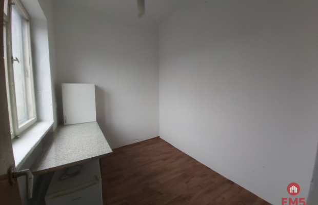 Lokal przy głównej drodze wyjazdowej z miasta