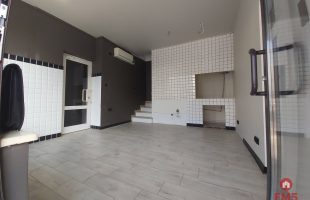 Lokal gastronomiczny w imprezowej części miasta.