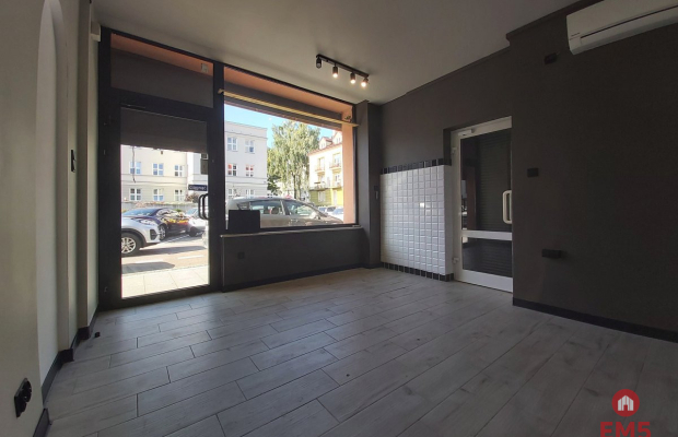 Lokal gastronomiczny w imprezowej części miasta.