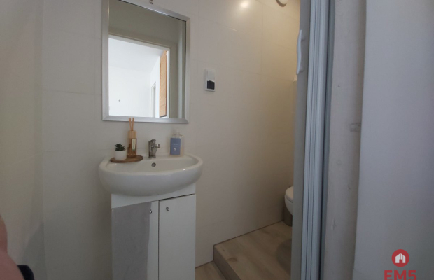 Lokal gastronomiczny w imprezowej części miasta.