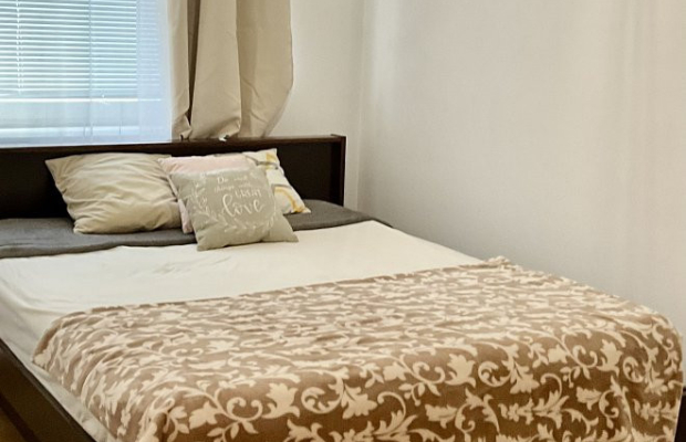 Trzy pokoje, parter z podjazdem.