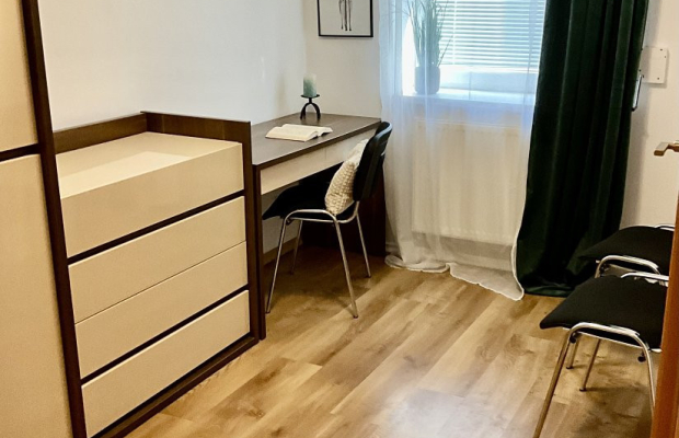 Trzy pokoje, parter z podjazdem.