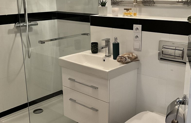 Trzy pokoje, parter z podjazdem.