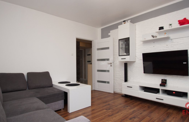 Przestronne mieszkanie w zielonej okolicy.