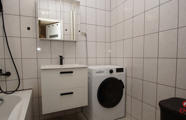 Przestronne mieszkanie w zielonej okolicy.