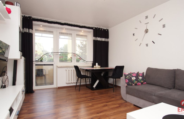 Przestronne mieszkanie w zielonej okolicy.