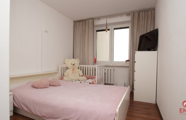 Przestronne mieszkanie w zielonej okolicy.