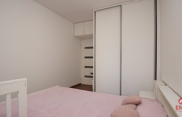 Przestronne mieszkanie w zielonej okolicy.