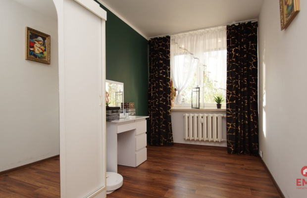 Przestronne mieszkanie w zielonej okolicy.