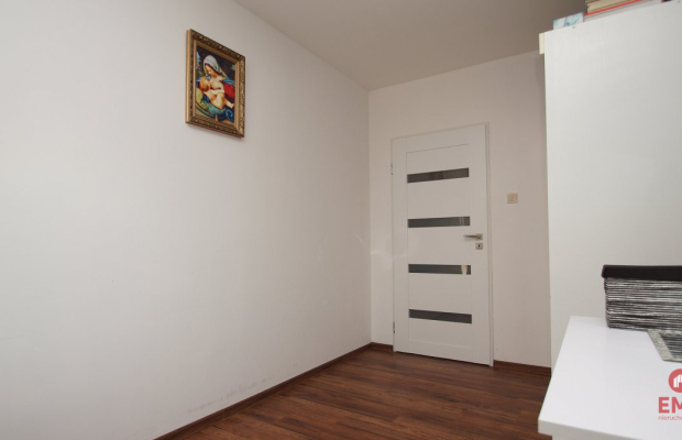 Przestronne mieszkanie w zielonej okolicy.