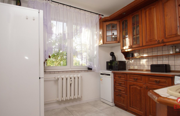 Przestronne mieszkanie w zielonej okolicy.