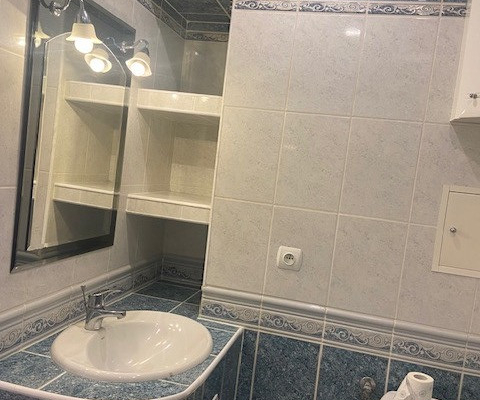 Zadbane 2-pokojowe mieszkanie obok basenu !!!