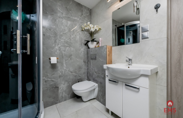 Dwa pokoje w centrum z balkonem