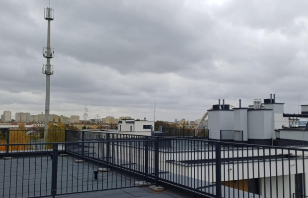 Apartament z antresolą i tarasem na dachu .