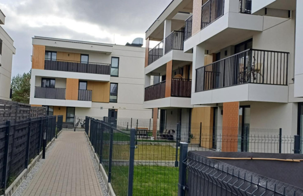 Apartament z antresolą i tarasem na dachu .