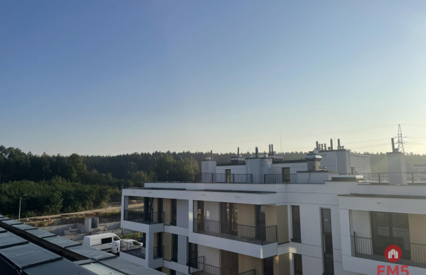 Apartament z antresolą i tarasem na dachu .