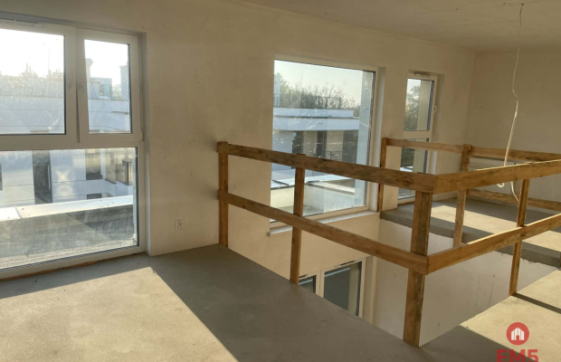 Apartament z antresolą i tarasem na dachu .