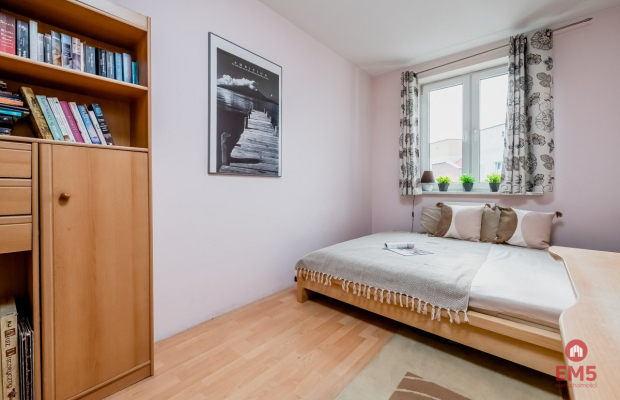 Zadbane 2 pokoje z dużym balkonem