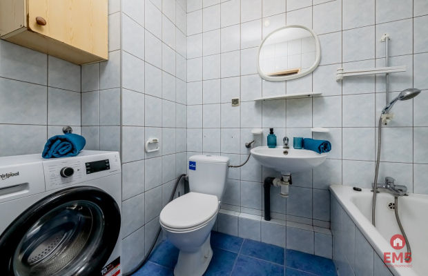 Zadbane 2 pokoje z dużym balkonem