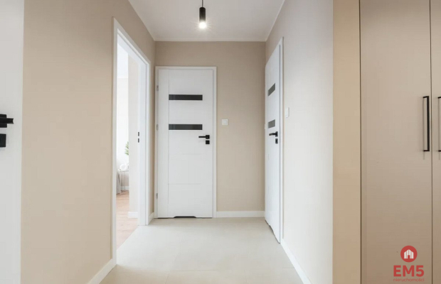 Trzy pokoje ze szlabanem