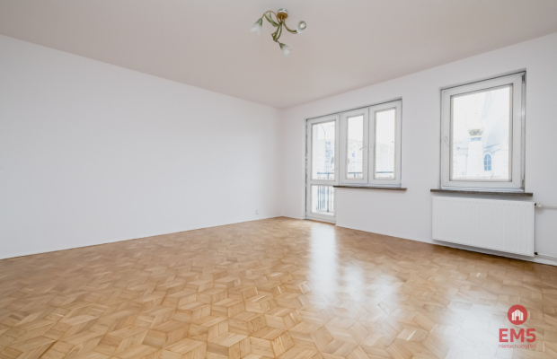 Wysoki parter z balkonem