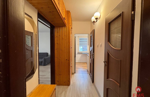 2 pokoje na 1 piętrze w 4-piętrowym bloku