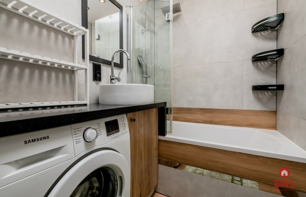 2 pokoje na 1 piętrze w 4-piętrowym bloku