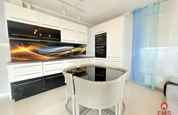 Panorama miasta i 3 oddzielne pokoje