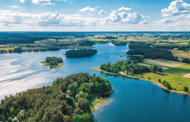 Działka nad jeziorem w gminie Stare Juchy.