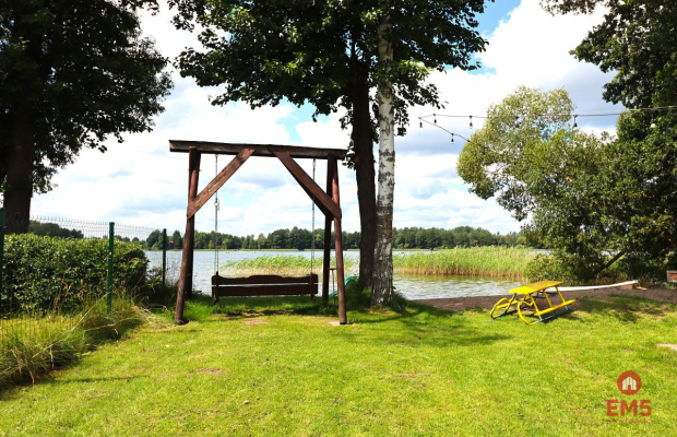 Działka nad jeziorem Serwy