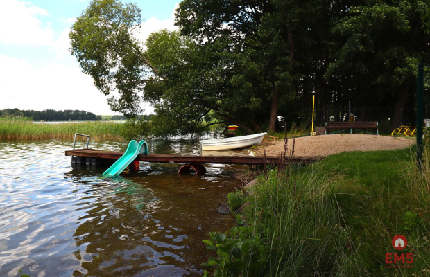 Działka nad jeziorem Serwy