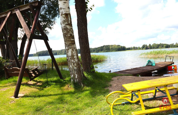 Działka nad jeziorem Serwy