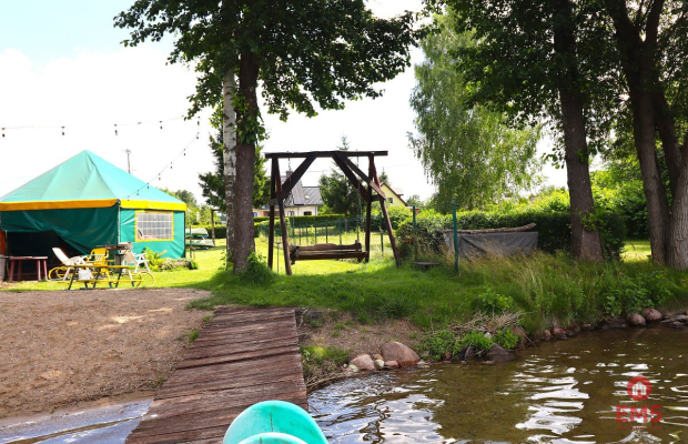 Działka nad jeziorem Serwy