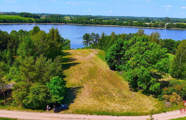 Działka nad jeziorem