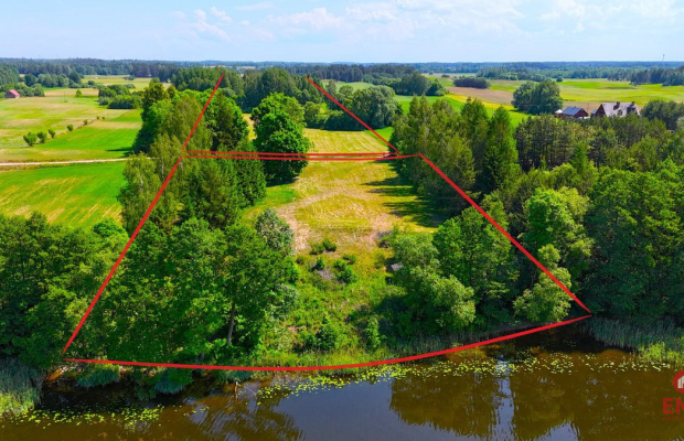 Działka nad jeziorem