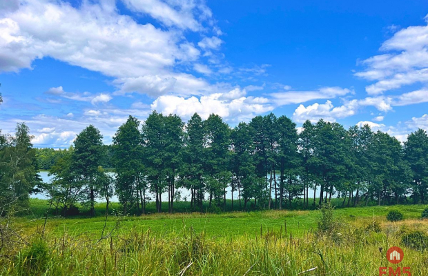 Działka budowlana blisko mazurskiego jeziora..