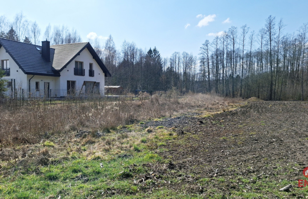 Solniczki. Działka budowlana pod lasem.