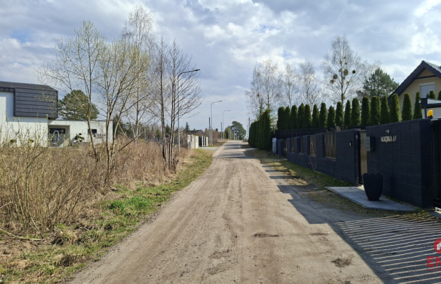 Solniczki. Działka budowlana pod lasem.