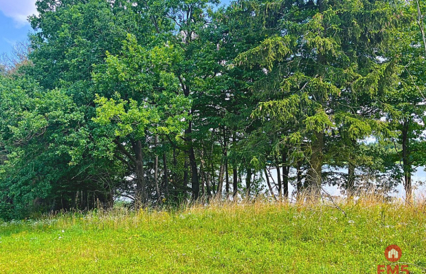 Działka budowlana z dostępem do jeziora.